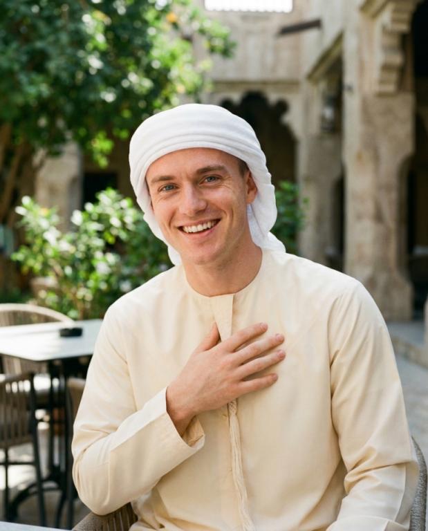 عارض شاب — ليام